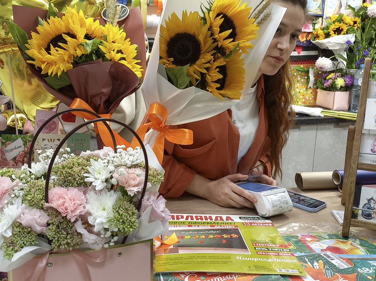 900 рублей за небольшой букет: названы расходы на цветы родителей школьников