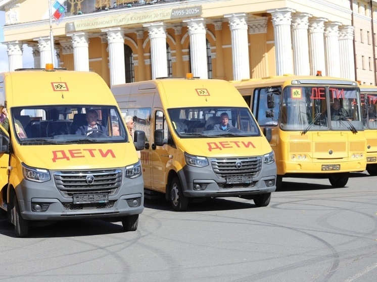 Новые школьные автобусы отправились в районы Карелии
