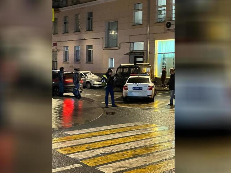 Преступник бросил две бутылки с зажигательной смесью в АЗС на востоке Москвы