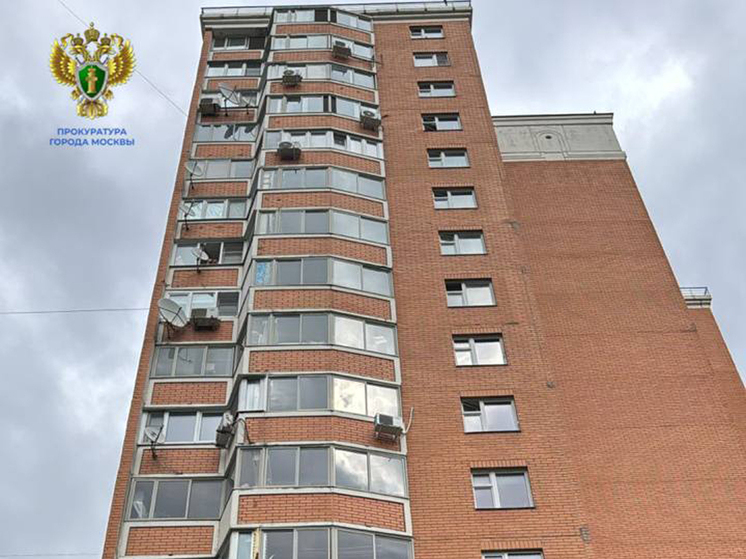 Выяснились обстоятельства инцидента на улице Обручева, где юноша изрезал ножом своих родных