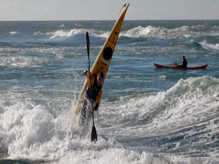 Каякеры с детьми вышли на сплав во время шторма на Белом море