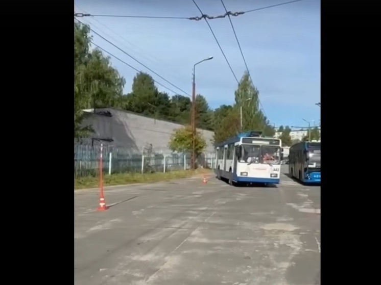Мэр Петрозаводска показала процесс сдачи экзамена будущими водителями троллейбусов