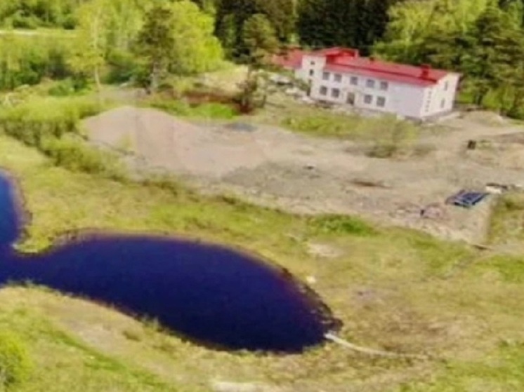 В Карелии выставили на продажу старинное здание финской школы у озера