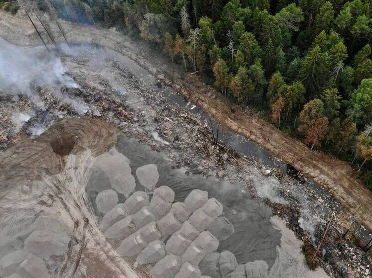 Госкомитет показал с высоты горящий мусорный полигон под Кондопогой