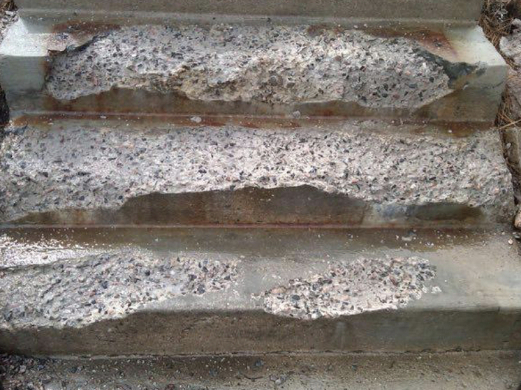 В Петрозаводске стартовали работы по обновлению трех лестничных пролетов