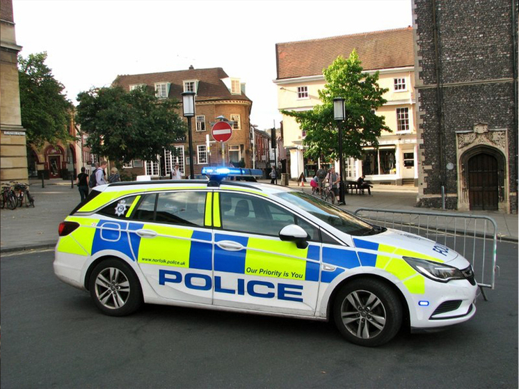 Тело на диване: мужчина жил с трупом своей девушки в квартире