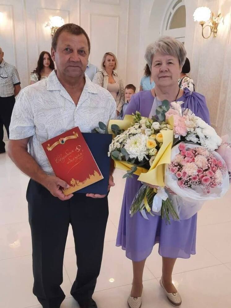 Супруги Остоевые отметили с «золотой» свадьбой