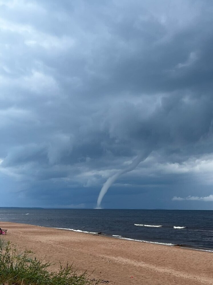 В Карелии наблюдался водяной смерч