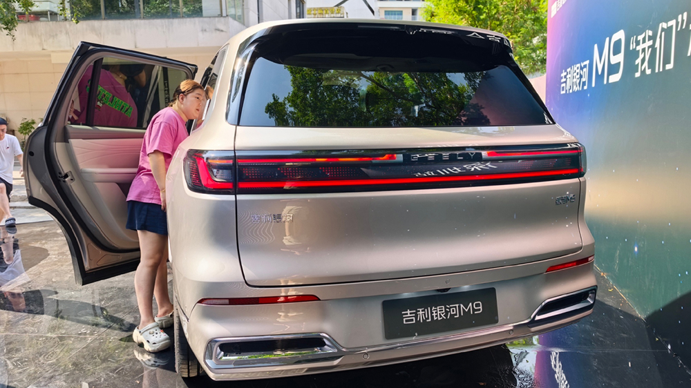  Geely Galaxy M9 окажется в 1,5 раза дешевле Li Auto L9. Характеристики и цена новинки
