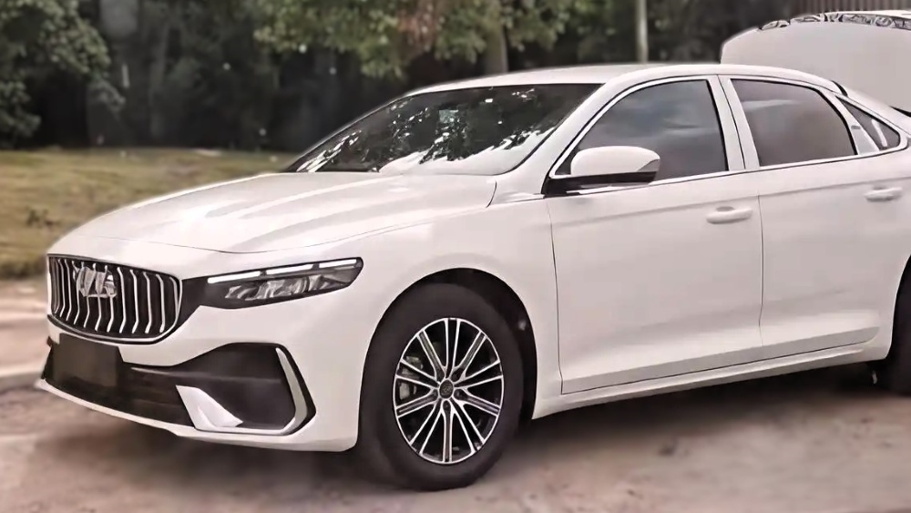  Geely тестирует в Китае обновленный седан Preface 2026 года. Характеристики и фото
