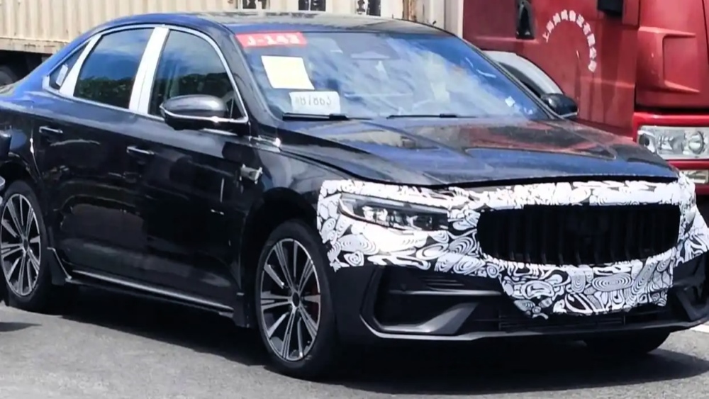  Geely тестирует в Китае обновленный седан Preface 2026 года. Характеристики и фото