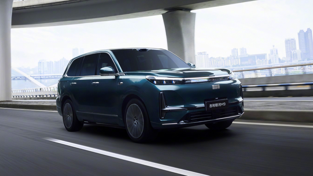  Гибридный кроссовер Geely Galaxy M9 вышел в предзаказ. У него 883 л.с.