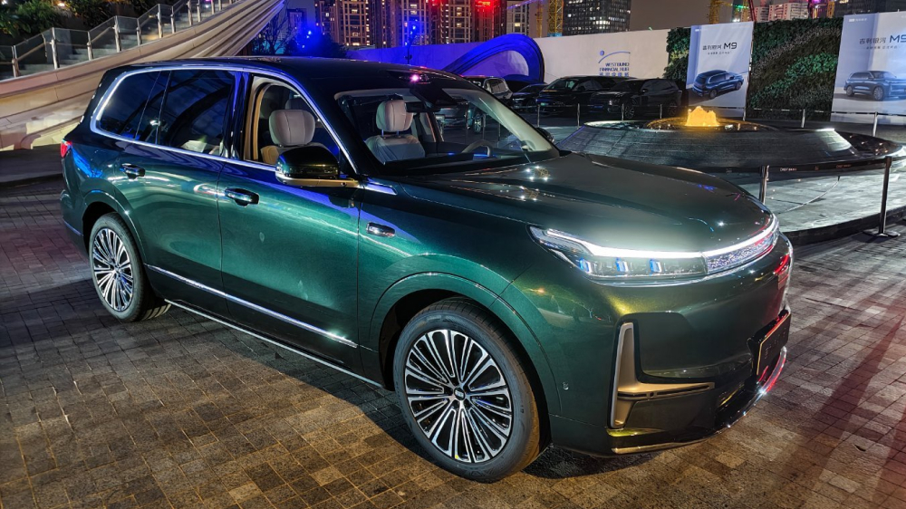 Гибридный кроссовер Geely Galaxy M9 вышел в предзаказ. У него 883 л.с.