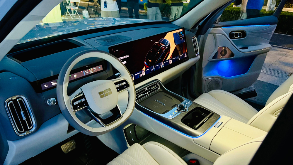 Гибридный кроссовер Geely Galaxy M9 вышел в предзаказ. У него 883 л.с.