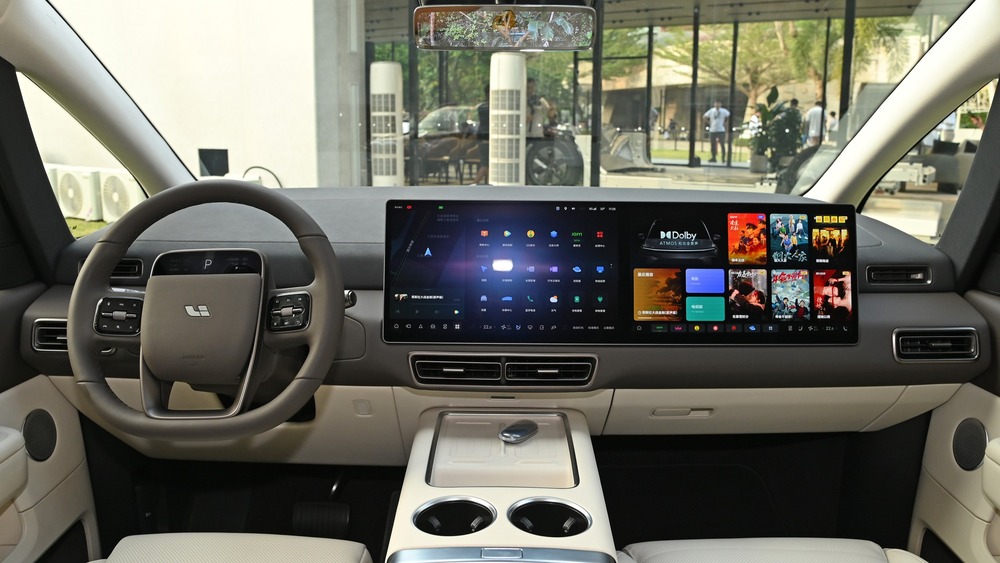 Глава минпромторга протестировал в Китае новинку Li Auto для России. Что это за модель