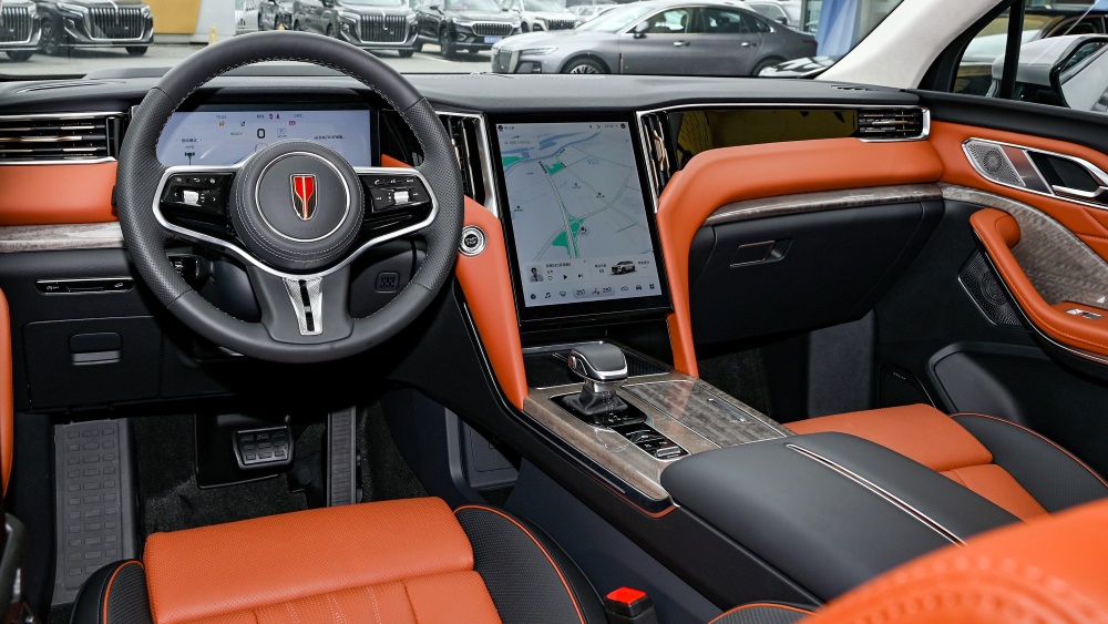  Hongqi готовится представить в России семиместный кроссовер HS7. Новые подробности