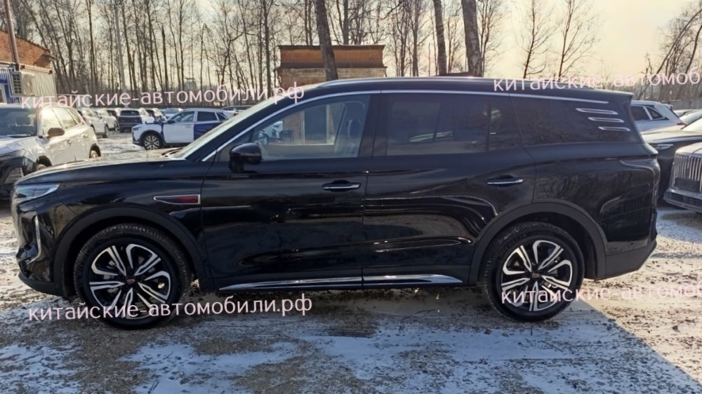  Hongqi готовится представить в России семиместный кроссовер HS7. Новые подробности