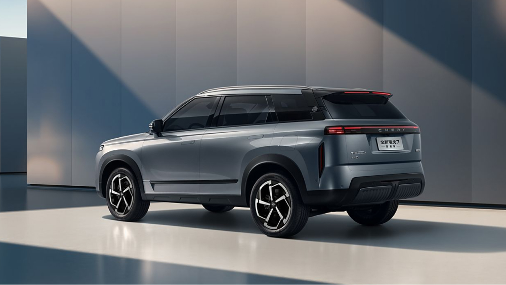 Jaecoo J7 с внешностью в стиле Range Rover появится в России. Что о нем известно
