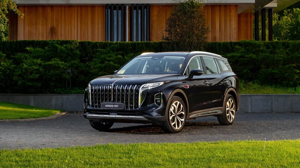  Комплектации и цены кроссовера Hongqi HS7 назвали в России. Сколько он стоит