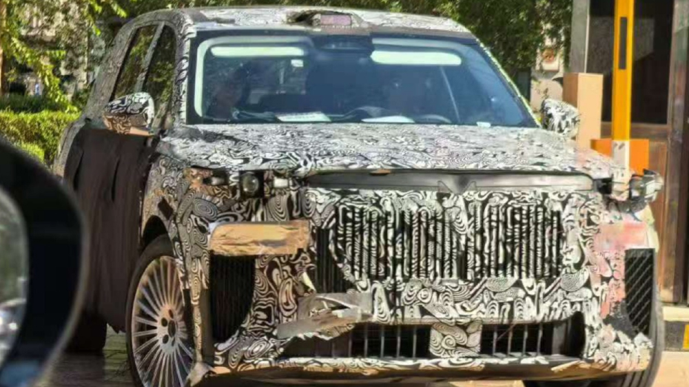 Кроссовер Voyah Taishan «засветился» на новых фото. Они намекнули на конкуренцию с Rolls-Royce