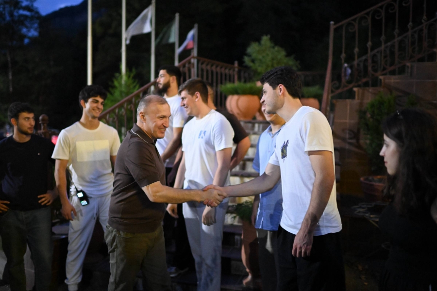 Мурат Кумпилов пообщался с активистами Ассоциации студентов Адыгеи