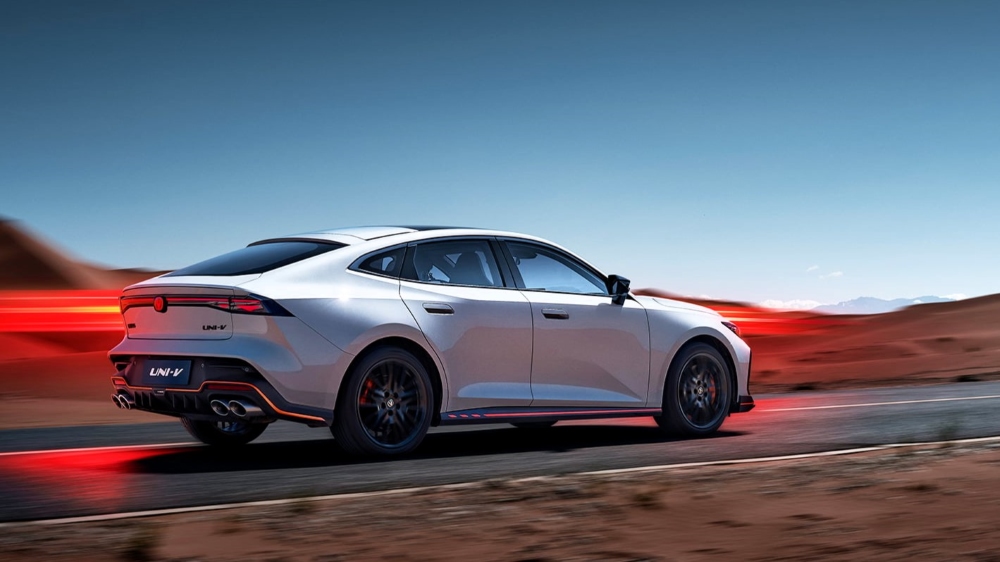  Продажи нового Changan Uni-V стартовали в Китае. Комплектации и цены