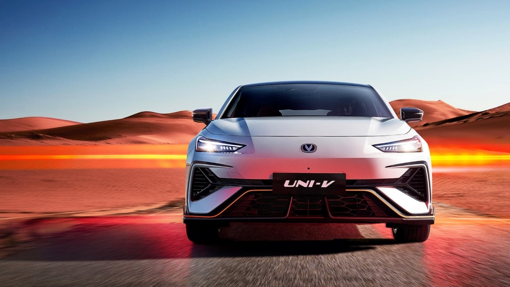  Продажи нового Changan Uni-V стартовали в Китае. Комплектации и цены