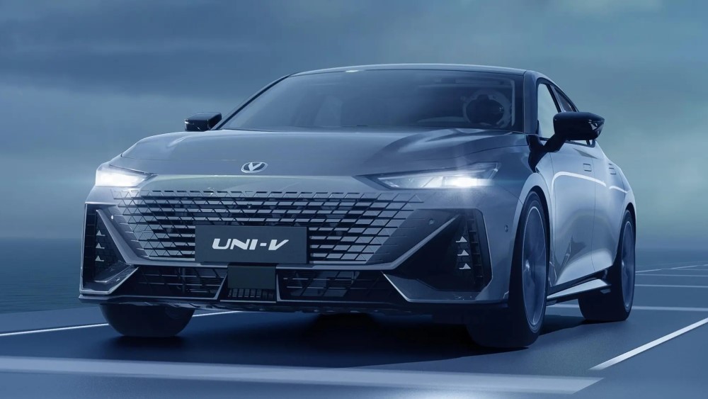  Продажи нового Changan Uni-V стартовали в Китае. Комплектации и цены