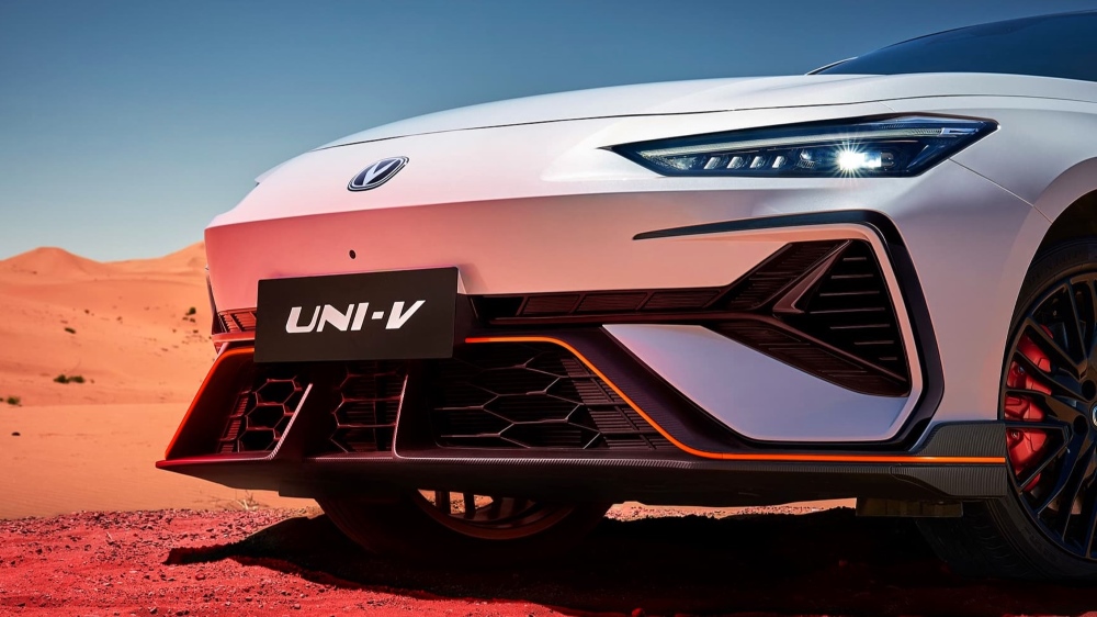  Продажи нового Changan Uni-V стартовали в Китае. Комплектации и цены