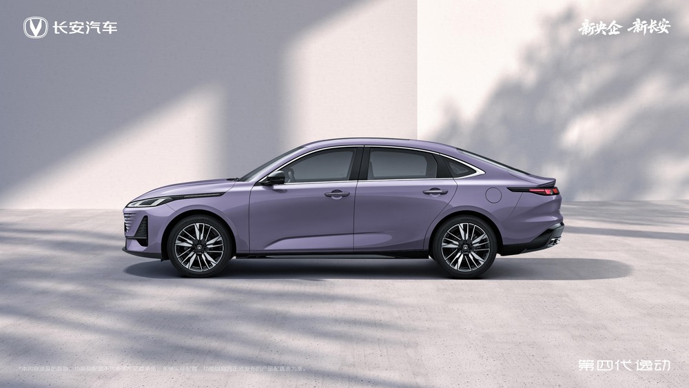  В Китае начались продажи нового Changan Eado. В России этот седан знают под другим названием