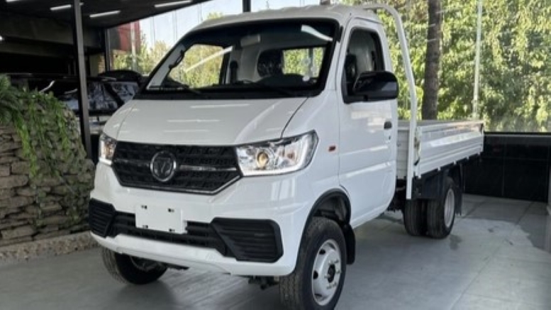  В Узбекистане запустили производство грузовичков Dongfeng. У них странный логотип