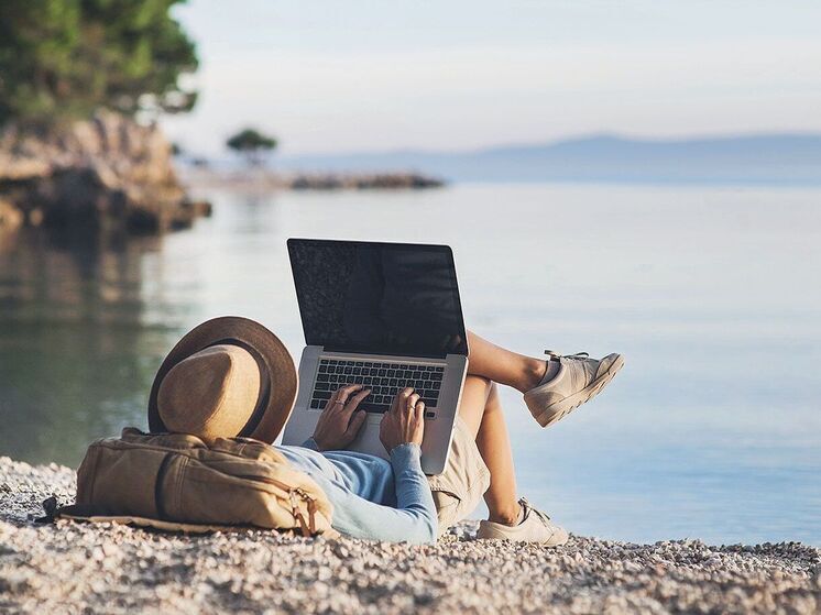 Стало известно, сколько зарабатывают сотрудники на удаленке