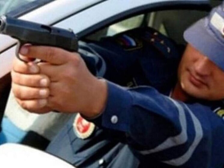 В Петрозаводске сотрудники полиции применили оружие против автомобиля, которым управлял нетрезвый несовершеннолетний