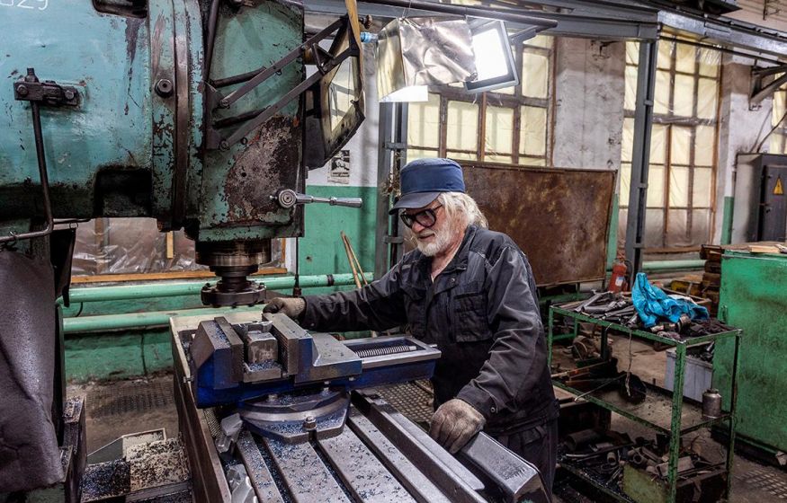 Работающие пенсионеры: Миронов требует вернуть долги государства