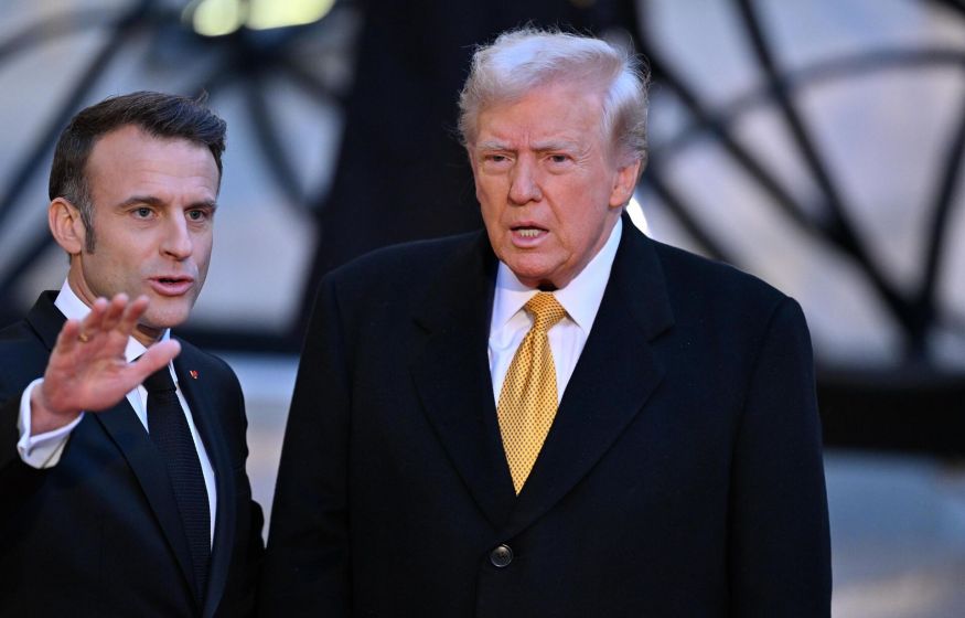 «Я жду на улице»: Макрон срочно позвонил Трампу и прошелся по Америке пешком, удивив население