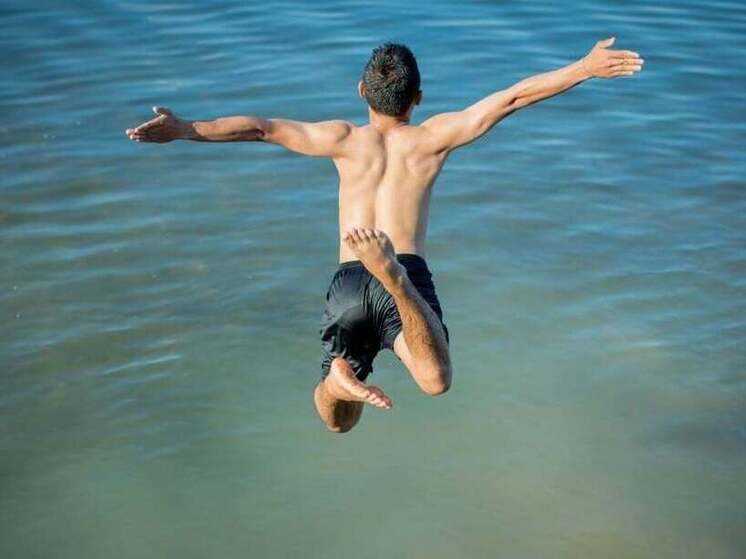 Отважные карельские любители плавания продолжают купальный сезон