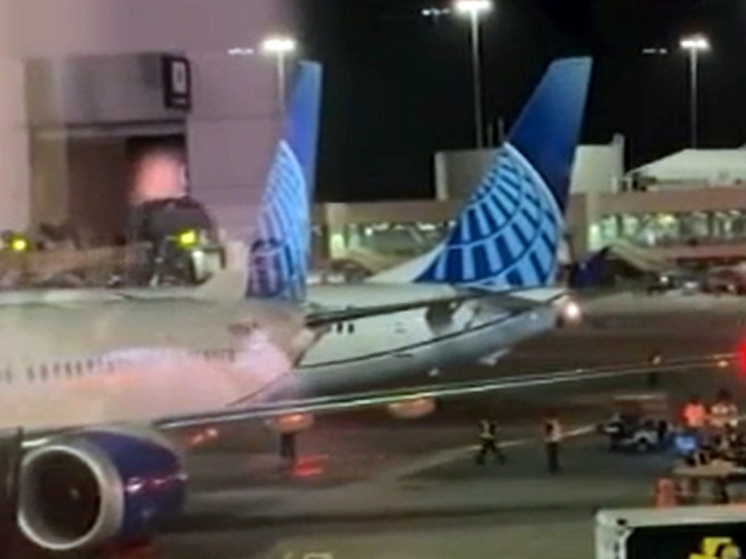 «В нас врезались»: произошло столкновение двух самолётов в одном из крупнейших аэропортов США