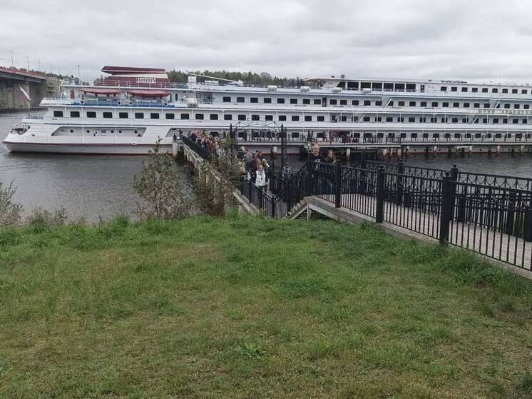 Первый круизный лайнер совершил экскурсионный рейс через Карелию