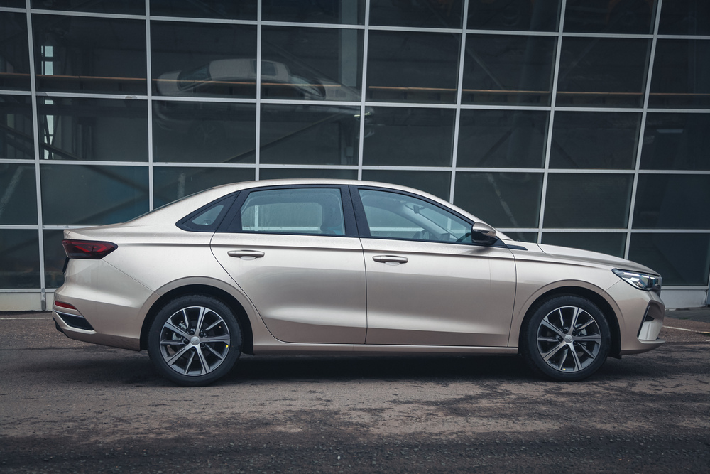  Дешевле, чем Lada Vesta. В России началась распродажа седанов Geely Emgrand  