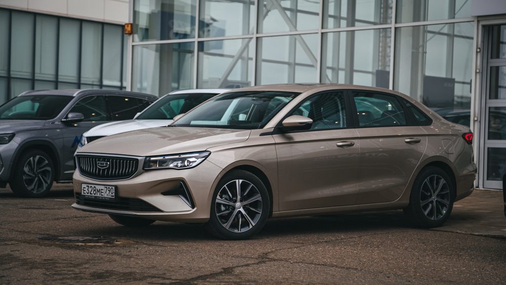  Дешевле, чем Lada Vesta. В России началась распродажа седанов Geely Emgrand  