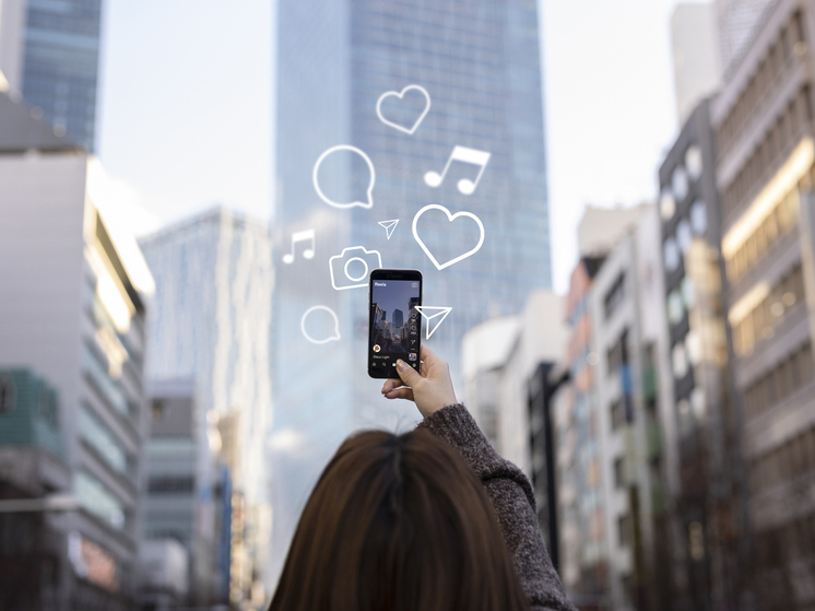 После смертельных беспорядков отменен запрет на использование социальных сетей