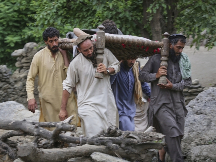 Жертв будет больше: спасатели всю ночь искали выживших после смертоносного землетрясения