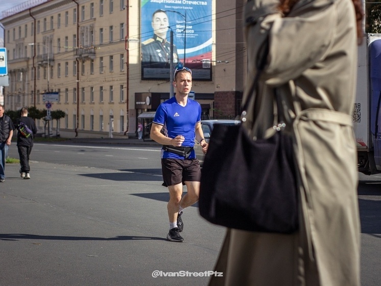 Уличный фотограф из Петрозаводска сделал подборку фото с карельскими прохожими-мужчинами