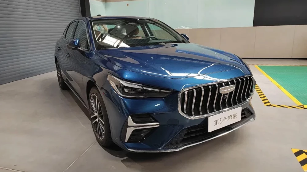 Geely Emgrand нового поколения появился у дилеров в Китае. Он скоро поступит в продажу