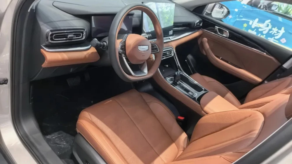  Geely Emgrand нового поколения появился у дилеров в Китае. Он скоро поступит в продажу