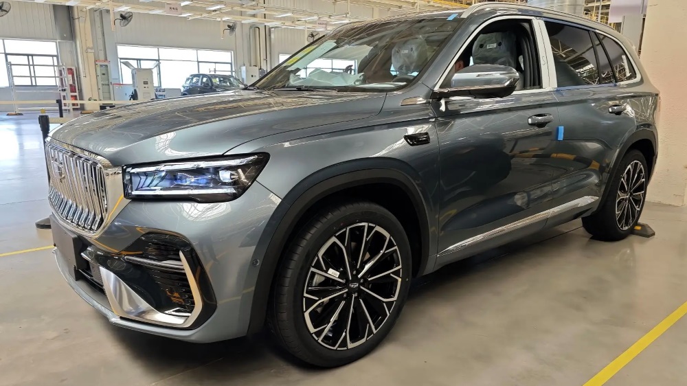 Geely Monjaro 2026 года сфотографировали в Китае. Он получит интерьер в стиле Li Auto