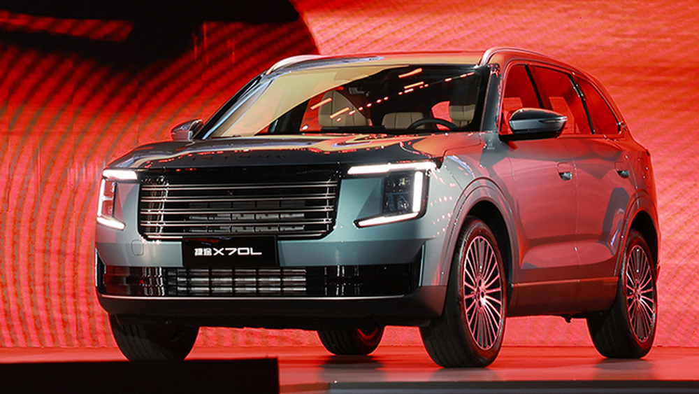 Кроссовер Jetour X70L вышел в предзаказ. Как оснащается и сколько стоит