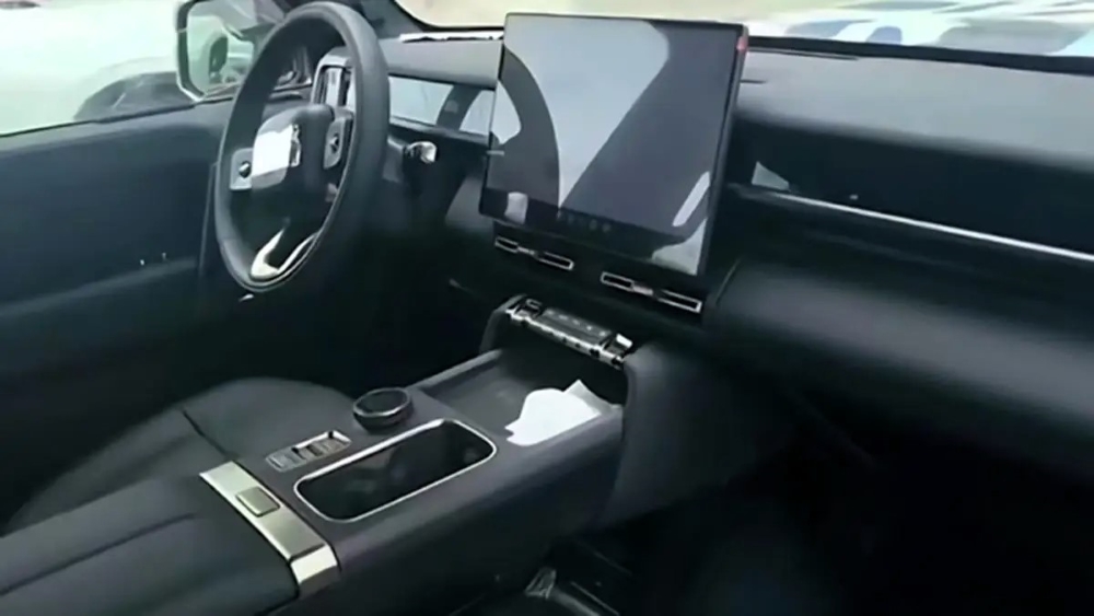 Минпром КНР зарегистрировал кроссовер Chery iCar V27. Модель появится в России в 2026 году