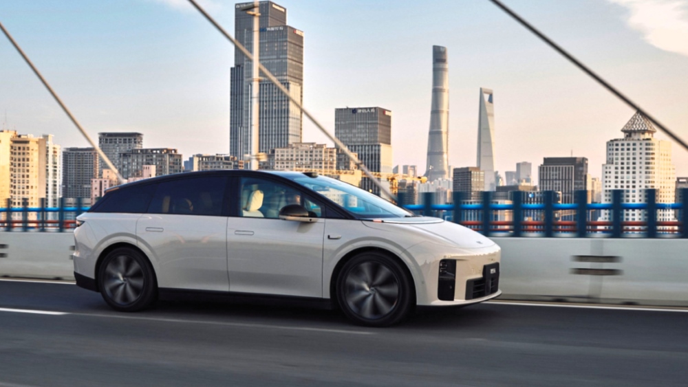  Новая модель Li Auto вышла на рынок. В Китае начались продажи кроссовера Li i6