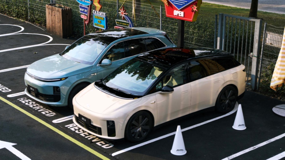  Новая модель Li Auto вышла на рынок. В Китае начались продажи кроссовера Li i6